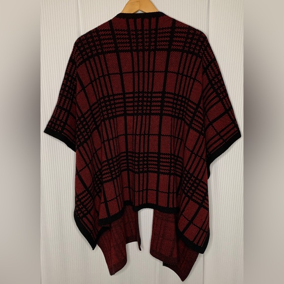 Original Nicole Miller - Red and Black Knit Poncho Shawl Shrug Wrap - One Size - Picture 2 of 5